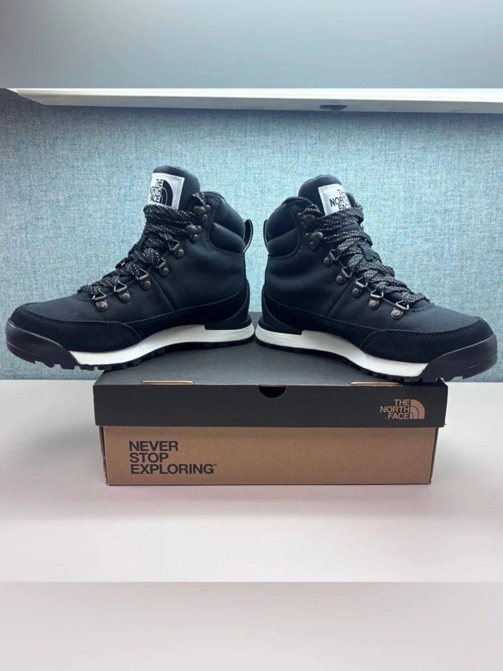 North Face W’s Back-To-Berkeley IV 7.5 Textile Wtrprf boots in Black/White+Box